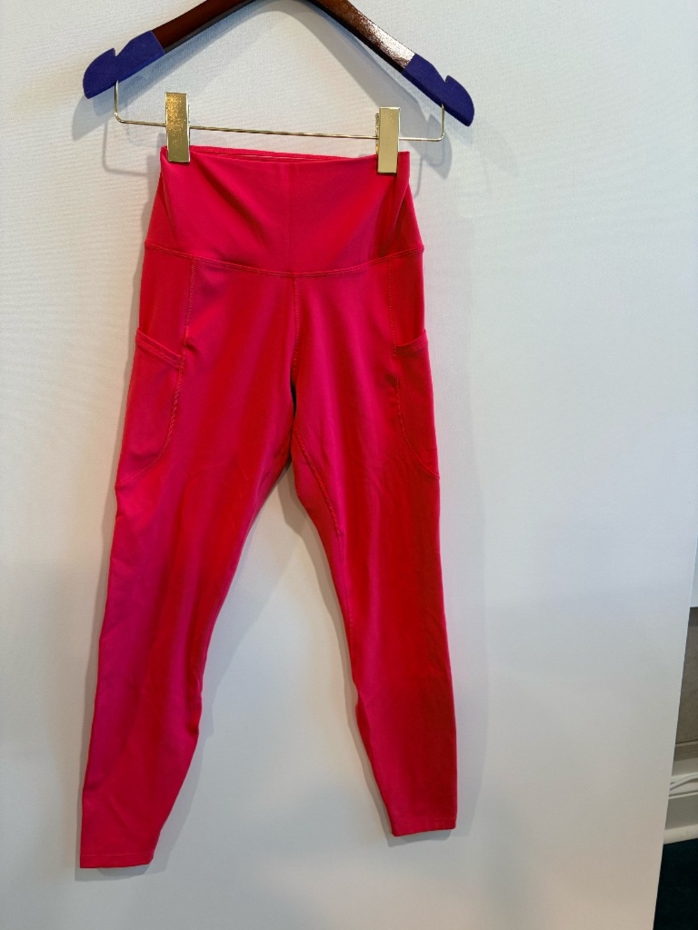 Set S/M Nike One Dri-FIT Hot Pink High Rise Cropped Leggings & Indy Sports Bra